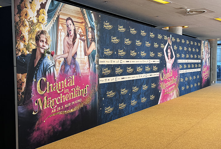 Goldener Teppich bei der Premiere von "Chantal im Märchenland" im mathäser Filmpalast am 25.03.2024 (©Foto: Martin Schmitz)